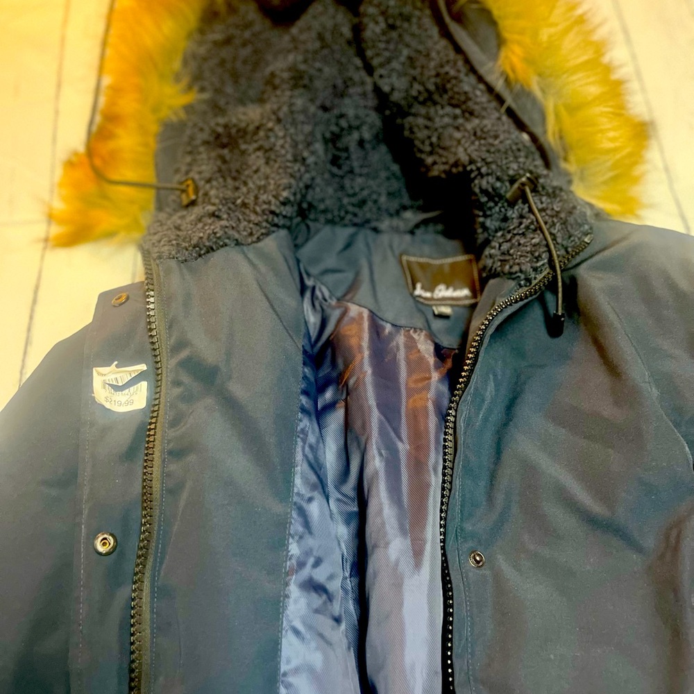 Essential san Edelman jacket! adjustable hood with ultra soft lining!